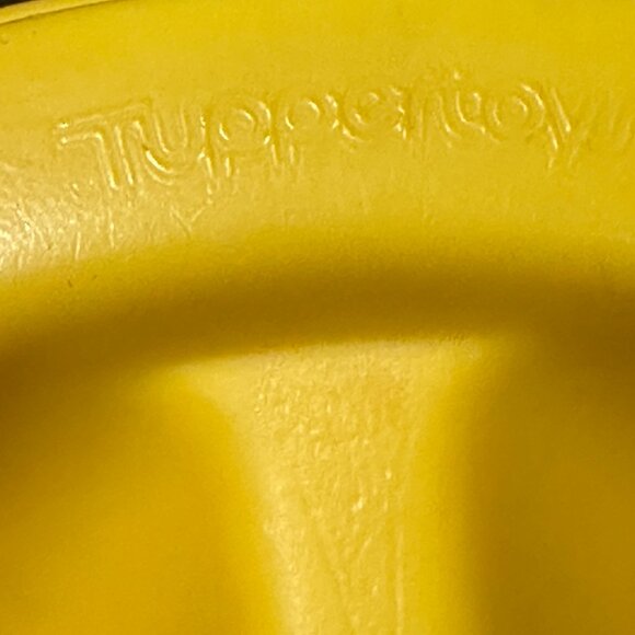 TUPPERWARE Toy Shape Sorter Kids Replacement TOP ONLY MADE IN USA Triangle vtg - Picture 6 of 8